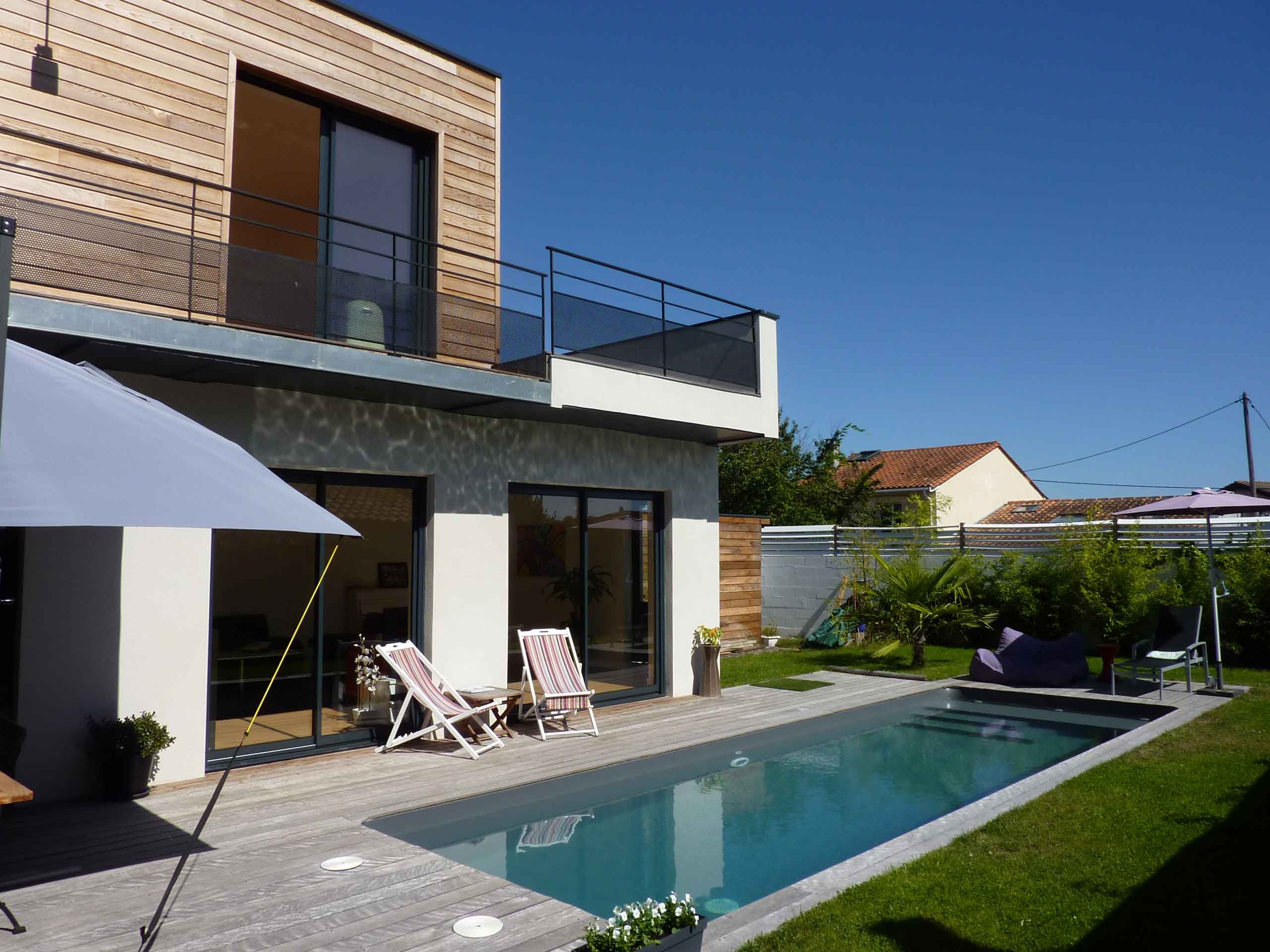 Bérangère Signac, architecte sur Bordeaux métropole, le Bassin d'Arcachon et la Gironde, conçoit des maisons comtemporaines, villas minimalistes et fonctionnelles et leurs espaces extérieurs.